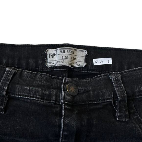 Free People Black Ripped High Rise Skinny Jeans Women's Size 30 | 32-21-3 - Picture 4 of 6